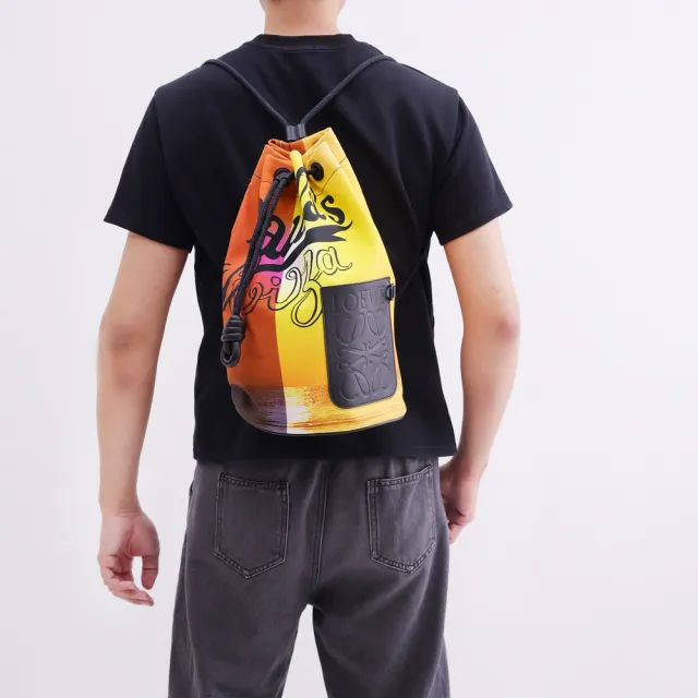 【LOEWE 羅威】經典徽章LOGO夕陽圖案帆布束口水桶後背包(黃橘)