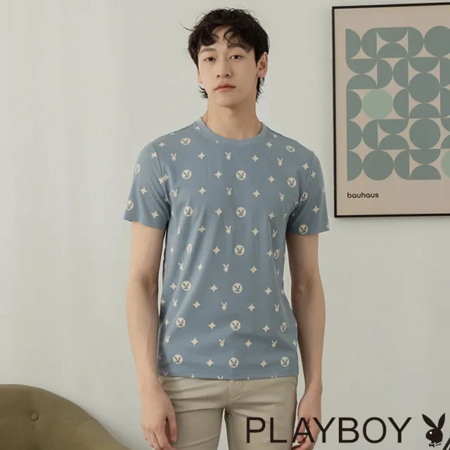 【PLAYBOY】經典滿版印短袖上衣 - 霧藍色