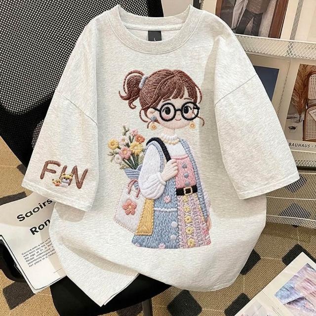 【LANNI 藍尼】★卡通女孩印花寬鬆圓領T恤(女裝/短袖上衣/休閒/百搭/日系/通勤)