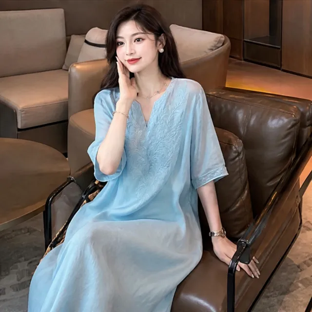 【LANNI 藍尼】★小V領文藝刺繡五分袖連身裙(女裝/洋裝/連衣裙/休閒/日系/通勤)