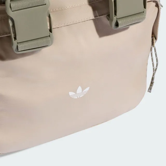 【adidas 愛迪達】後背包 運動包 書包 旅行包 BACKPACK 卡其 KQ6369(2934)