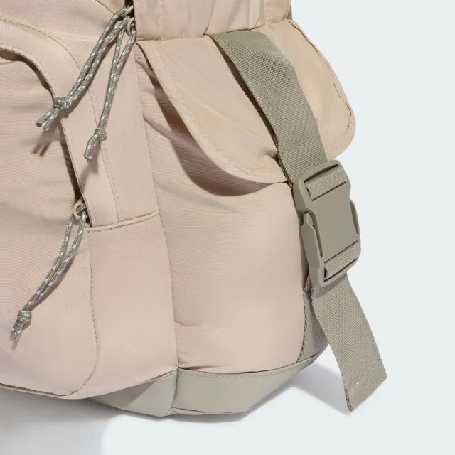 【adidas 愛迪達】後背包 運動包 書包 旅行包 BACKPACK 卡其 KQ6369(2934)