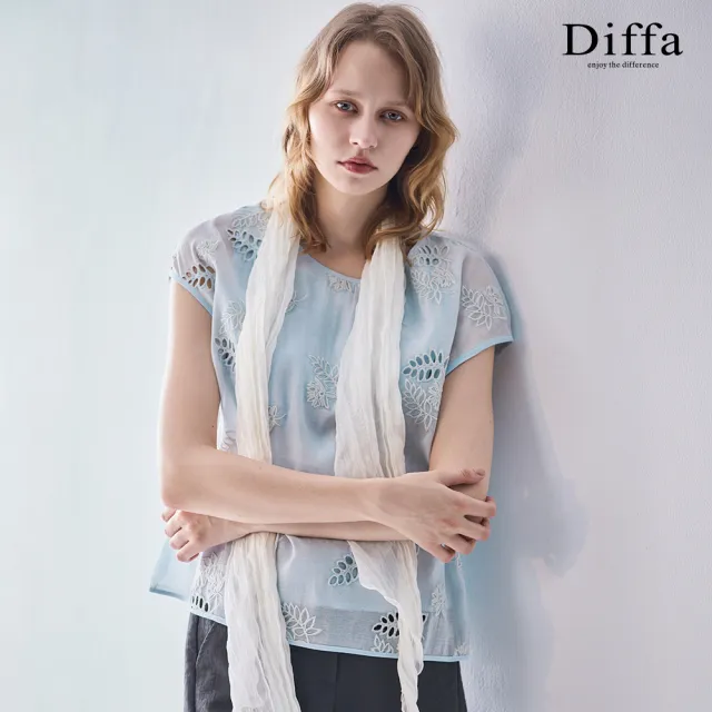 【Diffa】葉子鏤空刺繡蓋袖上衣-女