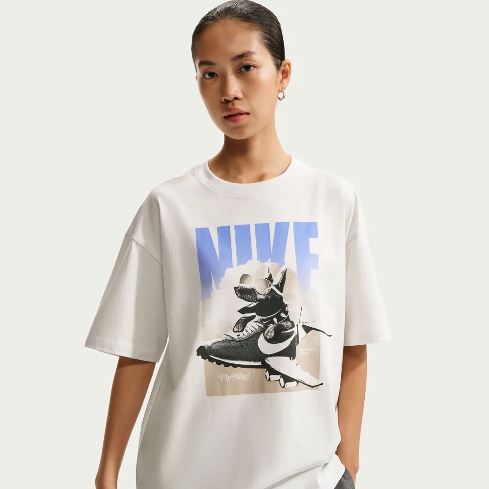 【NIKE 耐吉】短袖上衣 女 寬鬆 AS W NSW SS GFX TEE OS 米白 IR7588-121