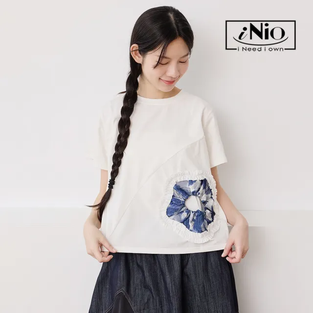 【iNio 衣著美學】異材質拼接立體花型短袖上衣 女寬鬆落肩圓領棉T 撞色抓皺花朵造型  CHW1113