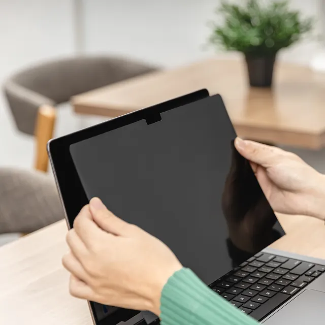 【SwitchEasy】MacBook Pro/Air 13.3吋 EasyProtector 防窺筆電保護貼(通用M2 Pro 晶片)