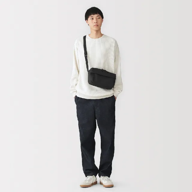 【MUJI 無印良品】撥水加工再生聚酯纖維背面附口袋肩背包(灰色/黑色/淺米/摩卡棕)