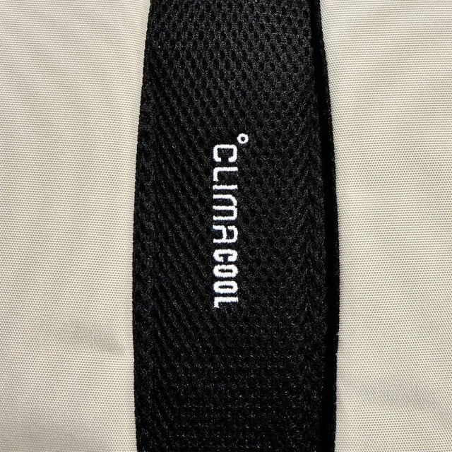 【adidas 愛迪達】後背包 運動包 書包 旅行包 大容量 雙層 CMMT BP 米黑 KY9919(2959)