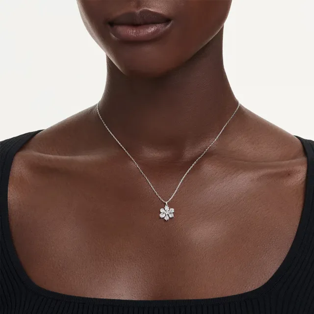 【SWAROVSKI 施華洛世奇】官方直營 Idyllia 雪花鏈墜 混合式切割 白色 鍍白金色 | 5754686
