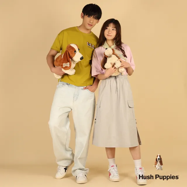 【Hush Puppies】男女共穿 T恤 涼感Q版坐姿狗刺繡T恤 (橄欖綠 / 63211801)