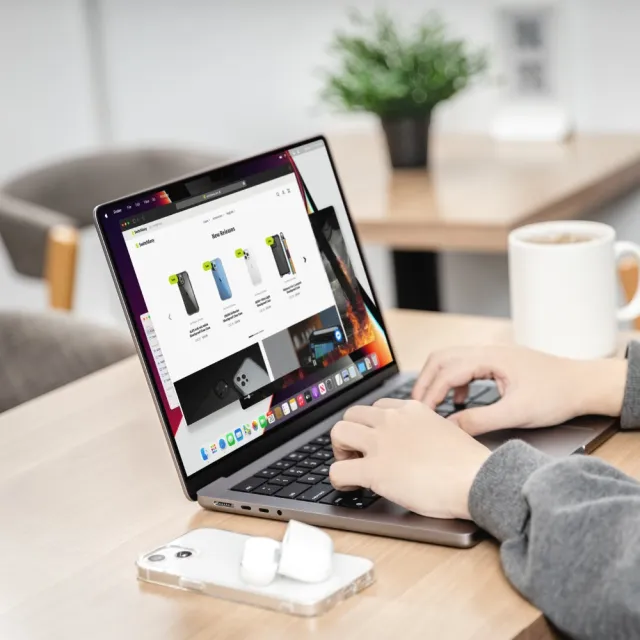 【SwitchEasy】MacBook Neo EasyVision 高解析透明防反光螢幕保護貼
