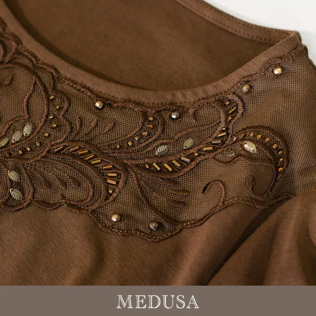 【MEDUSA 曼度莎】現貨-深棕蕾絲刺繡領造型上衣（M-XL）｜女上衣 短袖上衣 蕾絲上衣