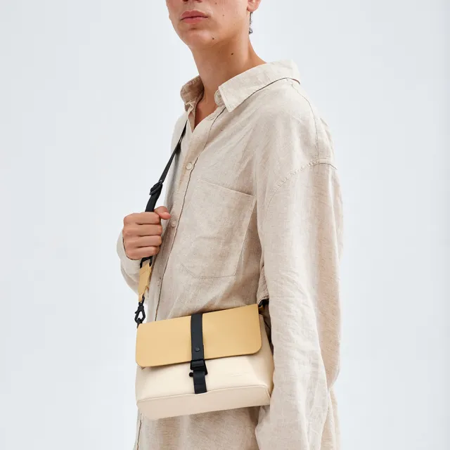 【GASTON LUGA】Splash Crossbody Bag 防水斜背包(包包 男包 包袋 小包 女包 側背包)