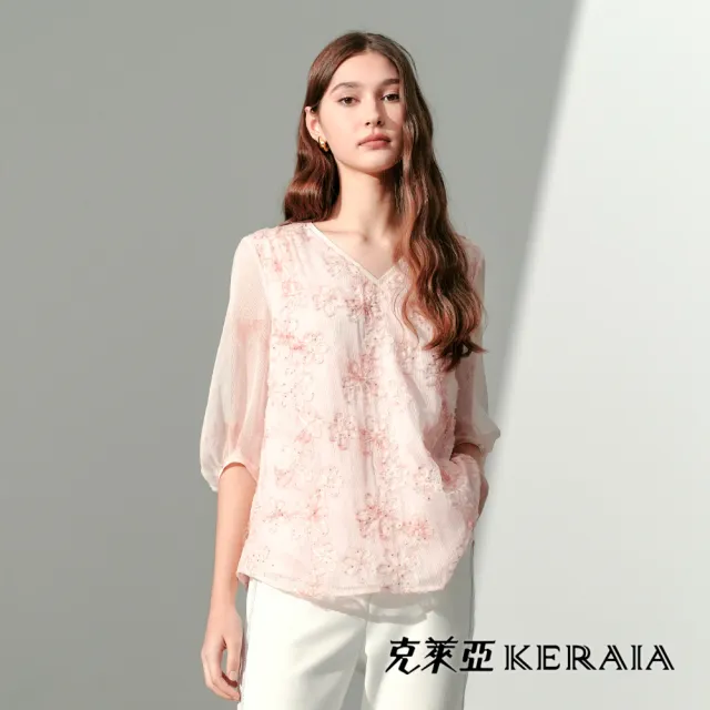 【KERAIA 克萊亞】柔粉微光花海立體亮片花V領上衣