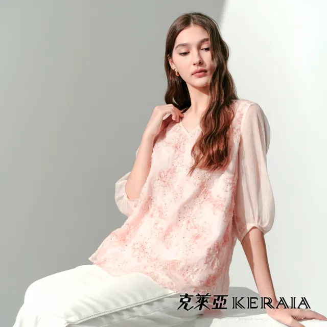【KERAIA 克萊亞】柔粉微光花海立體亮片花V領上衣