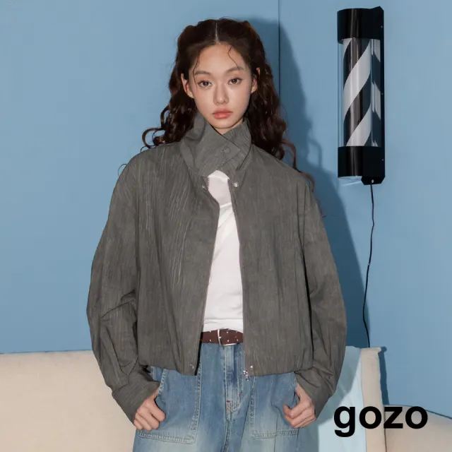 【gozo】紋理印染下襬抽皺可立領外套(灰色/米色)