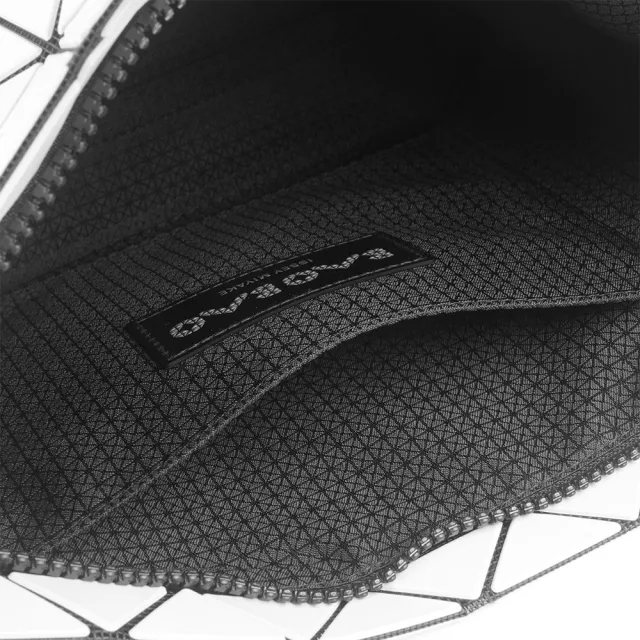 【ISSEY MIYAKE 三宅一生】BAO BAO MUSETTE 霧面拉鍊二用包(淺灰色)