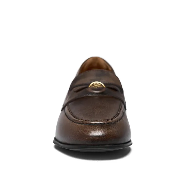 【Clarks】女鞋 Routee25 Penny 經典小圓頭金屬飾釦樂福鞋 平底鞋(CLF84913D)