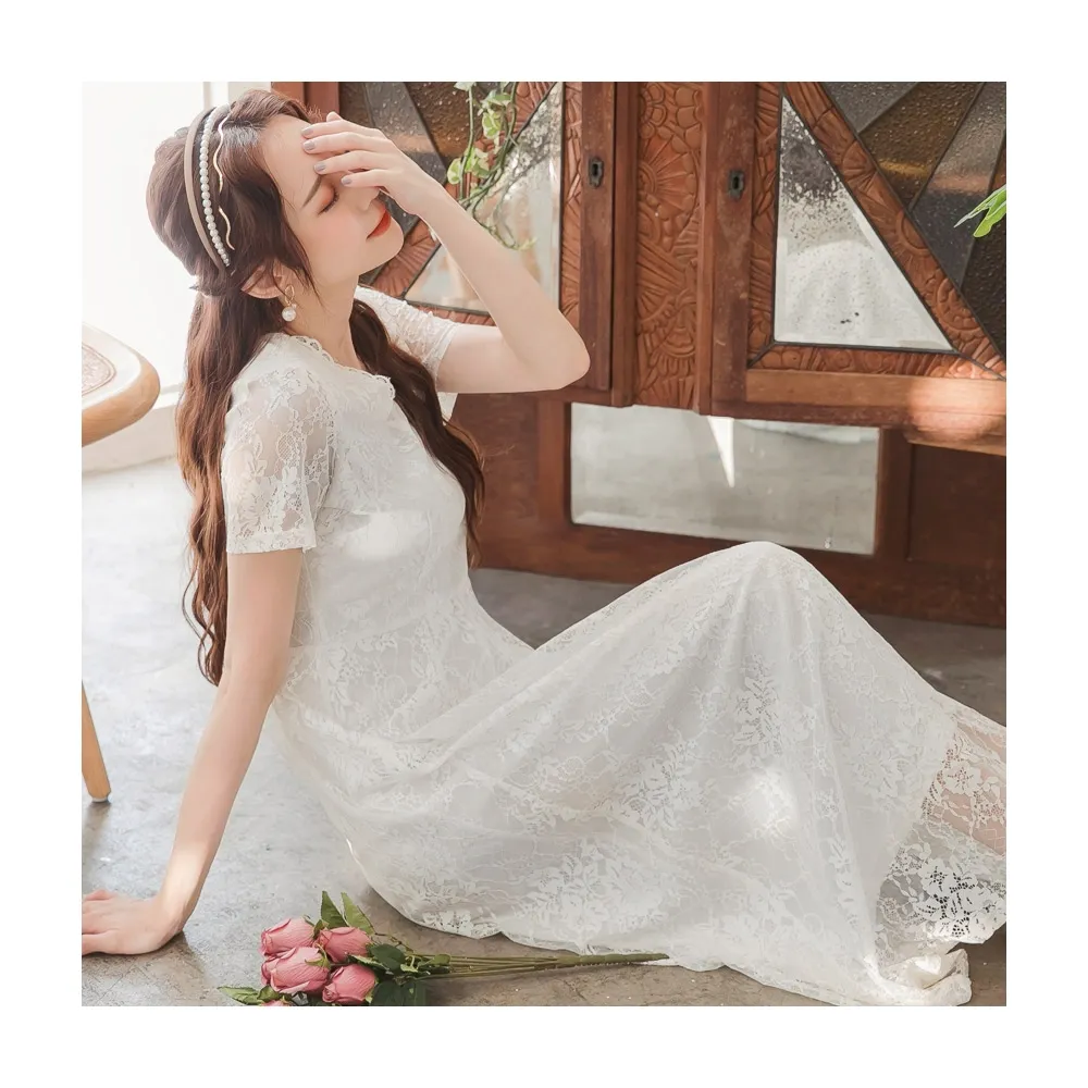 【OB 嚴選】婚禮穿搭韓系女神蕾絲雕花V領邊花長洋裝 《DA7910》