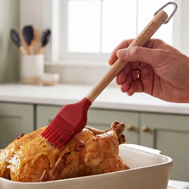 【KitchenAid】美國 木柄矽膠醬料刷 櫻桃紅31cm / 油刷 料理刷 烤肉刷