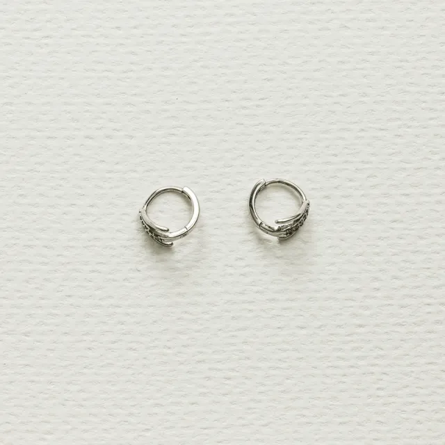 【vacanza】925純銀飾品｜鑲鑽縷空線條 扣式純銀耳環 (抗過敏 七夕禮物 生日禮物)