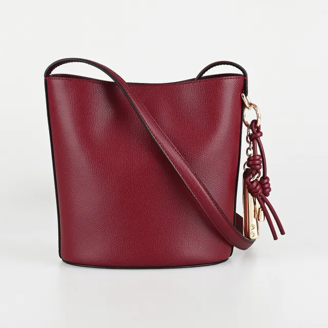 【FURLA 芙拉】FURLA精品小牛皮吊飾編織磁釦斜背水桶包(迷你/深紅)