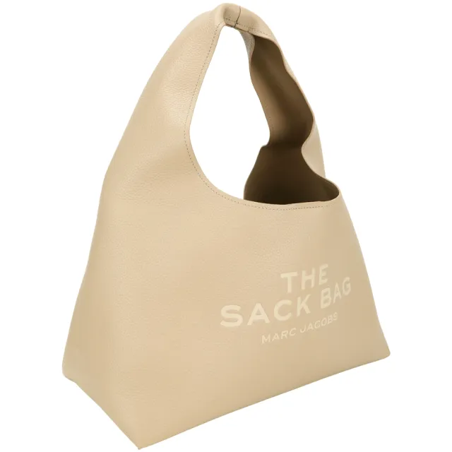 【MARC JACOBS】MJ Sack 中款 字母壓花 荔紋牛皮 肩背流浪包(駝色/附可拆帆布包 側背包 通勤包)