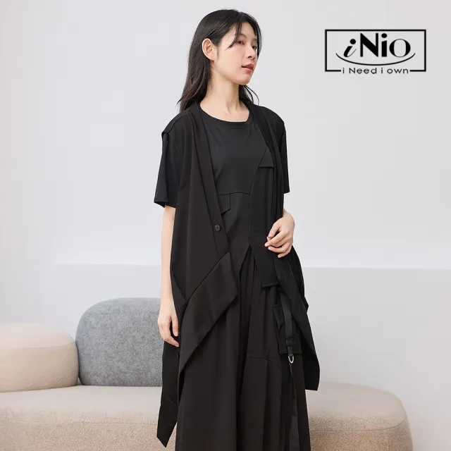 【iNio 衣著美學】對稱A字下襬修身長版背心外套 女寬帶拼接不規則無袖外套 側長中短垂墜罩衫  CHW4005