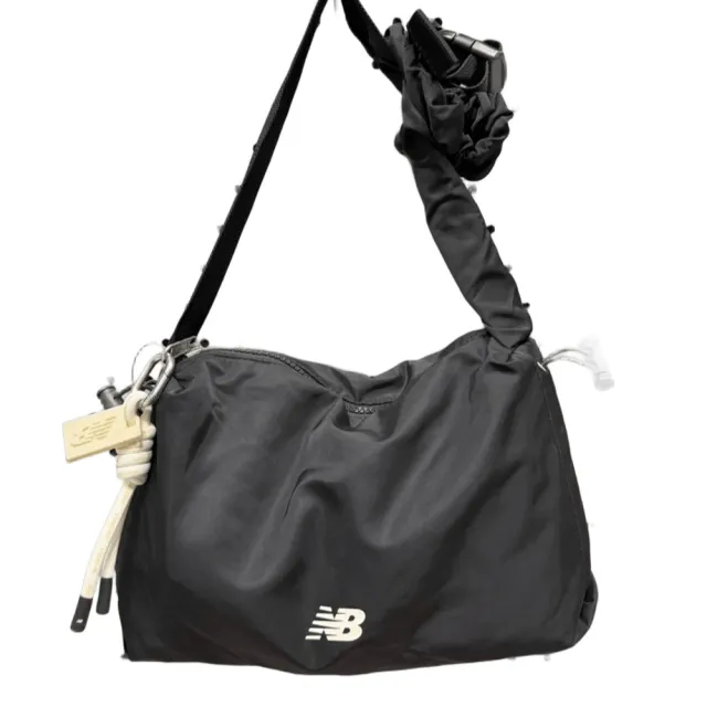 【NEW BALANCE】NB Bags 側背包 小包 肩背包 黑色 穿搭 休閒 運動 女 AC5964RBK