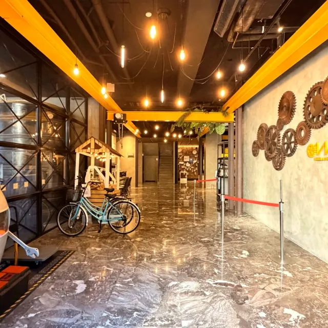 台南島宇居飯店｜2大贈2小★島宇熱鬧加大雙人房純住宿(平日升等島宇熱鬧四人房)