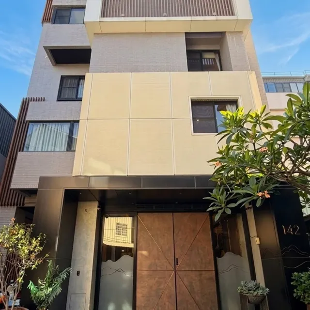 台南島宇居飯店｜2大贈2小★島宇熱鬧加大雙人房純住宿(平日升等島宇熱鬧四人房)