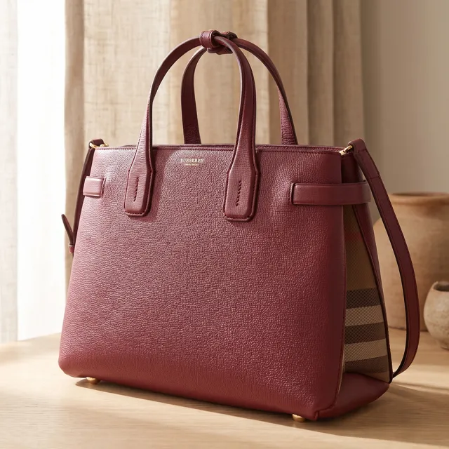 【BURBERRY 巴寶莉】BURBERRY 荔枝紋牛皮BANNER系列拼棉帆布斜背包(大/多色x米)