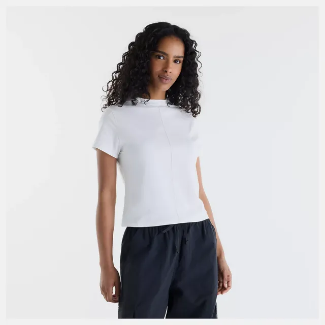 【NEW BALANCE】NB 合身棉質短T 短袖上衣 修身 運動 休閒 女 米白色 (WT6244GMSST-F)