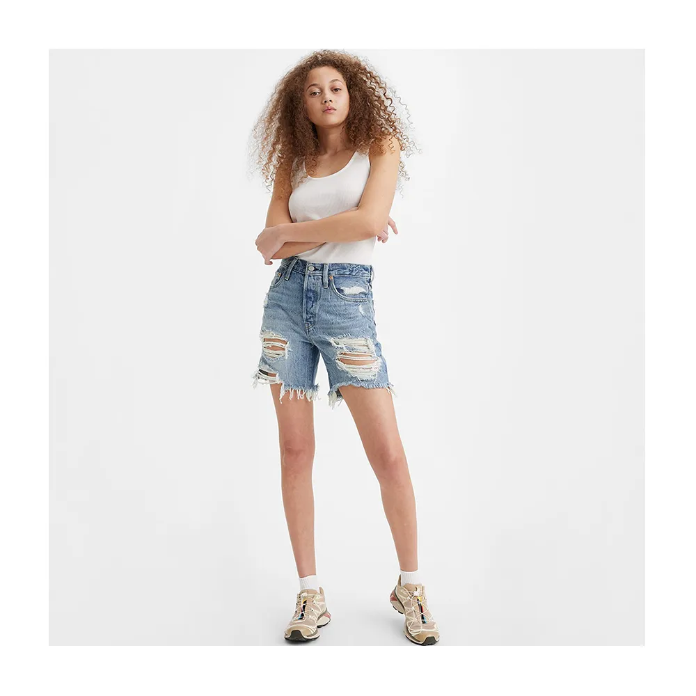 【LEVIS】女款 501中腰排釦牛仔中腿短褲 / 個性抽鬚大破壞 熱賣單品 85833-0051