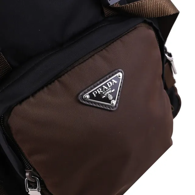 【PRADA 普拉達】Re-Nylon 經典LOGO翻蓋三口袋束口商旅包後背包(深棕)