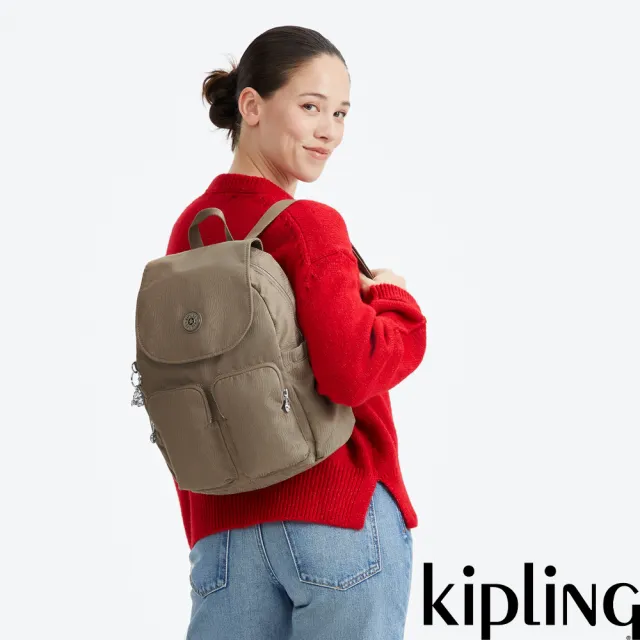 【KIPLING】『猴子包』淺棕紋理掀蓋多袋收納後背包-CITY POCKET S 女包