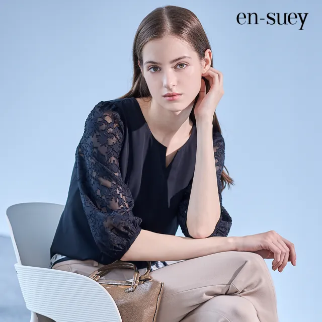 【en-suey 銀穗】EU異素材鏤空燒花拋袖小V圓領上衣-女