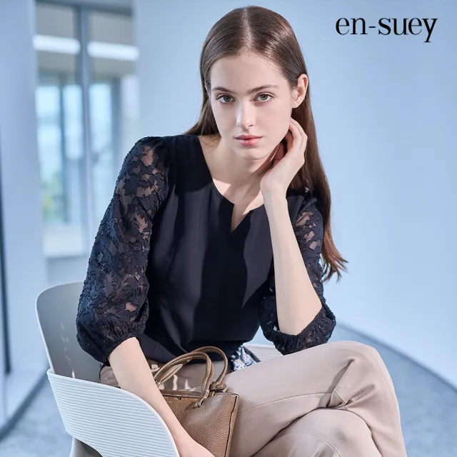 【en-suey 銀穗】EU異素材鏤空燒花拋袖小V圓領上衣-女