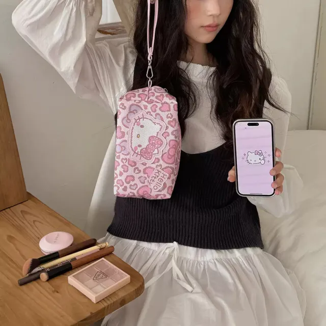 【SANRIO 三麗鷗】雙11 粉豹紋凱蒂貓手提化妝包(洗漱包)