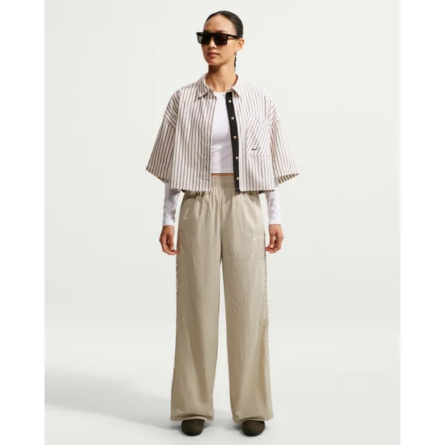 【NIKE 耐吉】長褲 女 AS W NK LACE INSET TRACK PANT 運動 休閒 舒適 蕾絲 卡其 (IU1984236)