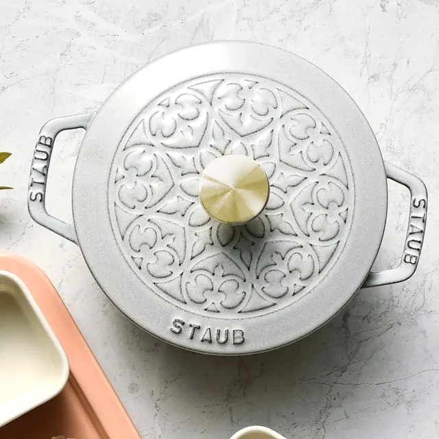 STAUB】Lily雕花琺瑯鑄鐵和食鍋16cm-松露白(德國雙人牌集團官方直營