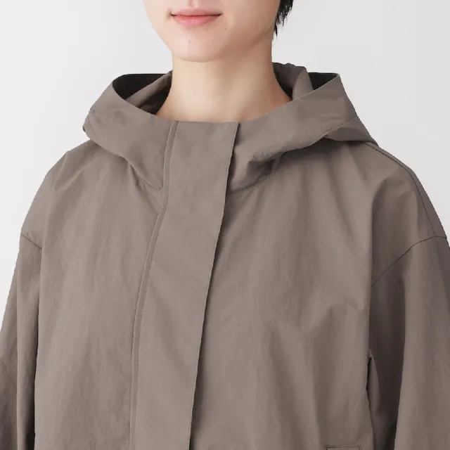 【MUJI 無印良品】女撥水加工可攜式連帽外套(象牙白/暗藍/摩卡棕/磚紅)