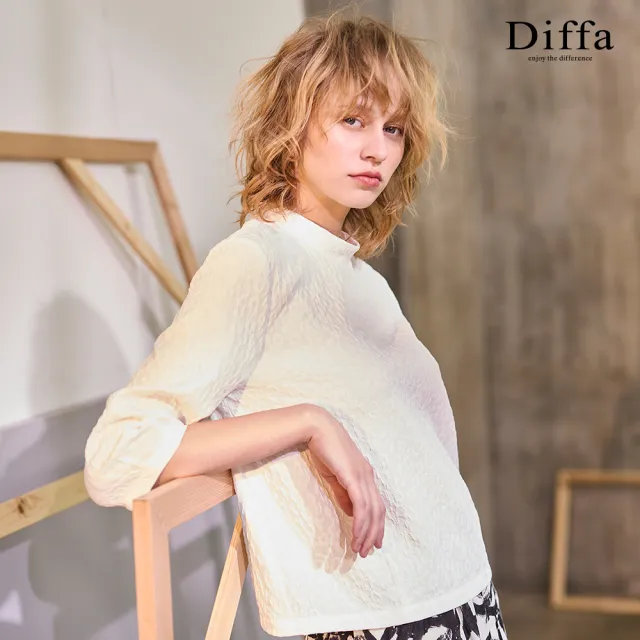 【Diffa】立領七分袖車褶泡泡緹花上衣-女