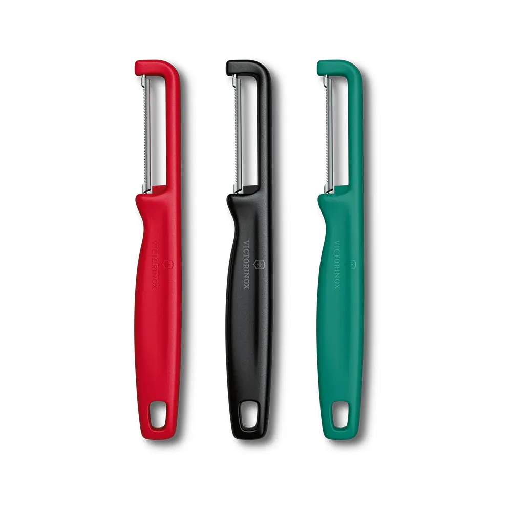 【VICTORINOX 瑞士維氏】IOTA系列 直式鋸齒形削皮器 紅/黑/綠(6.0943.1/6.0943.3/6.0943.4)