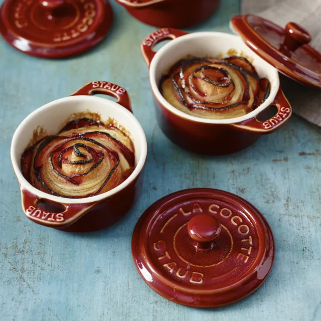 【STAUB】波爾多紅琺瑯鑄鐵飯鍋16cm+烤盅10cm+飯匙(德國雙人牌集團官方直營)