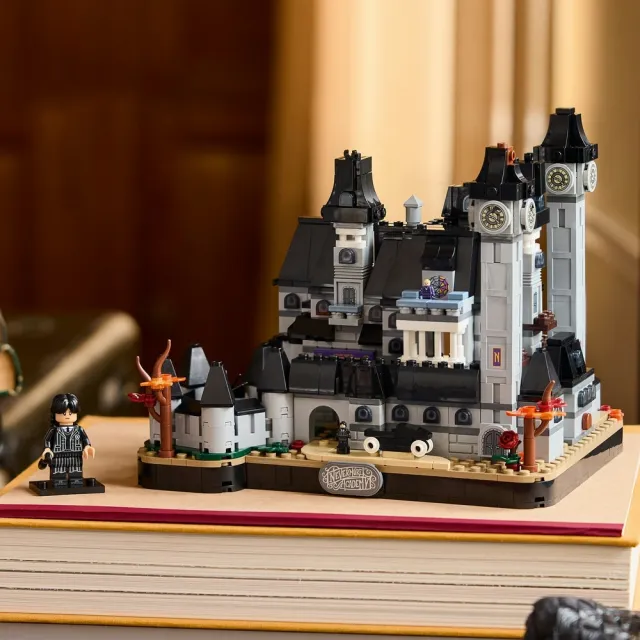 【LEGO 樂高】星期三系列 76788 奈落學院(Wednesday 居家擺設 禮物 玩具)