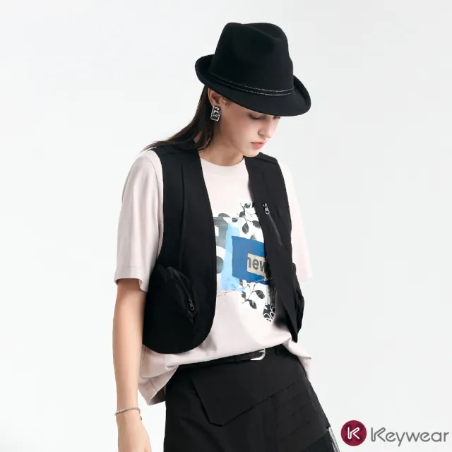 【KeyWear 奇威名品】拉鍊口袋短版背心