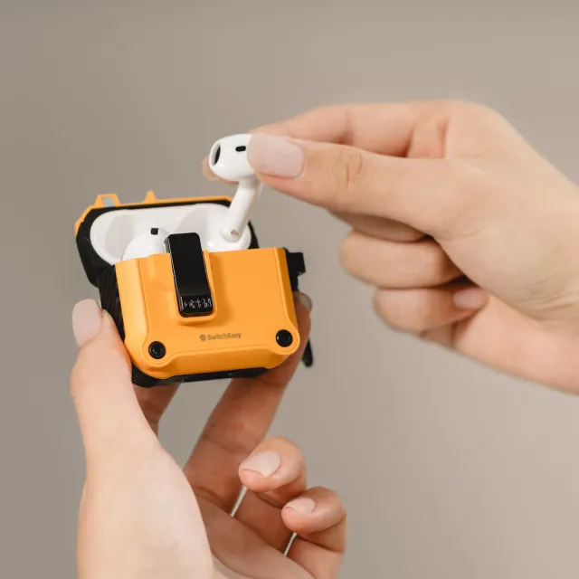 【SwitchEasy】Rugged AirPods 5/4 卡扣式耳機保護殼(按壓磁鐵鎖扣安全便利)(支援最新AirPods 5)