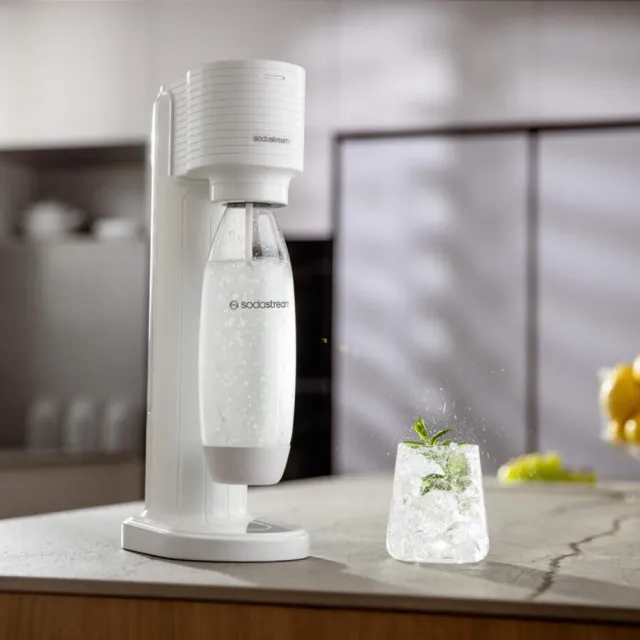 【Sodastream】(舊換新)GAIA快扣機型氣泡水機-白/黑(您須有1支空鋼瓶) 共兩支鋼瓶