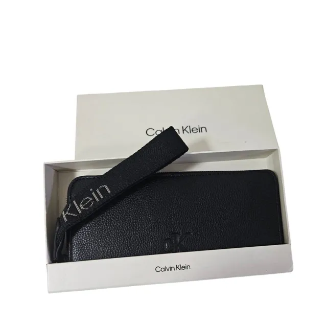 【CALVIN KLEIN】CK 手掛式凹LOGO/ㄇ字緹花布拉鍊/ 簡約皮革多卡長夾  白色禮盒組(贈原廠紙袋)